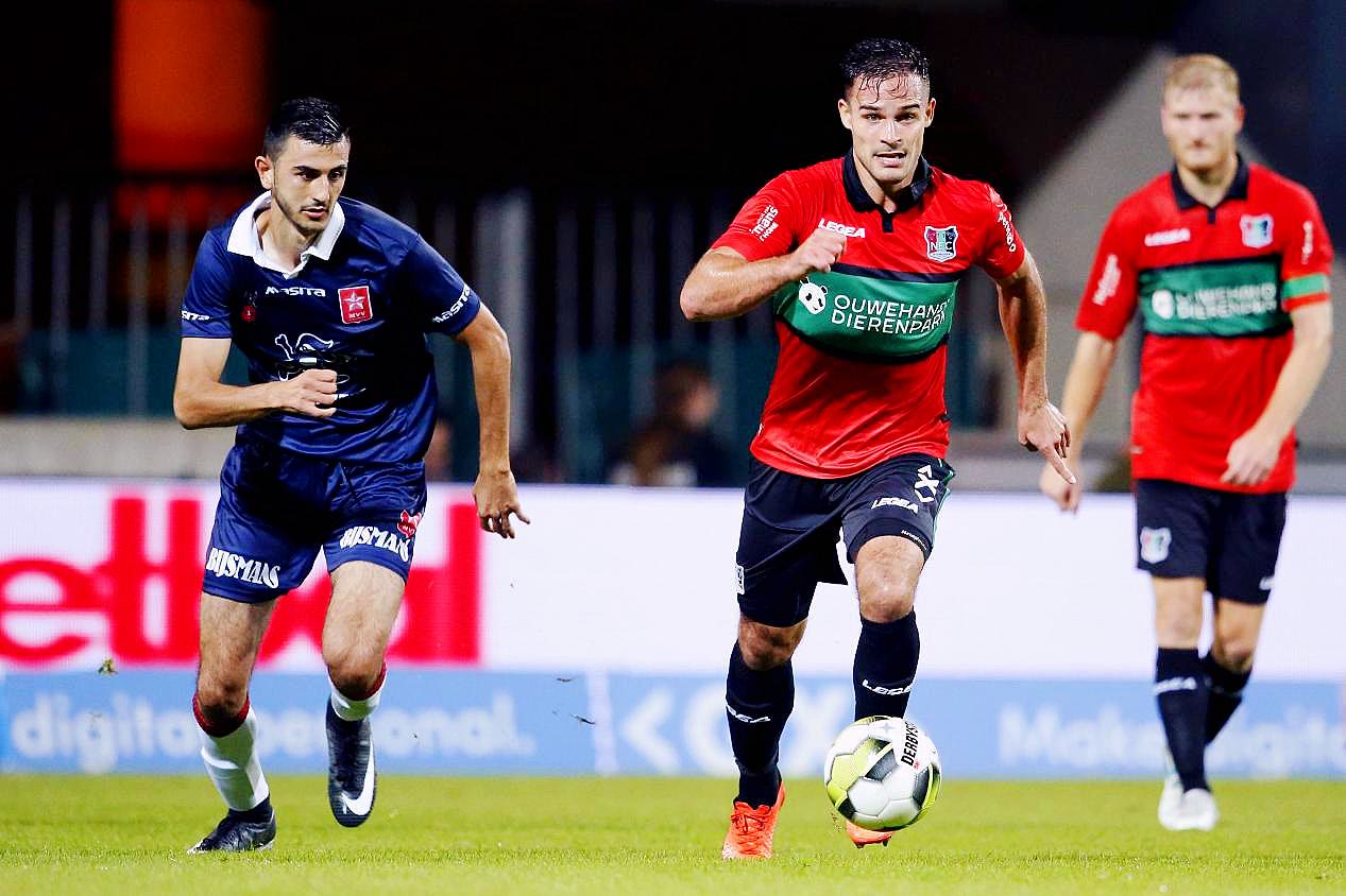 中场和后防 中场和后防